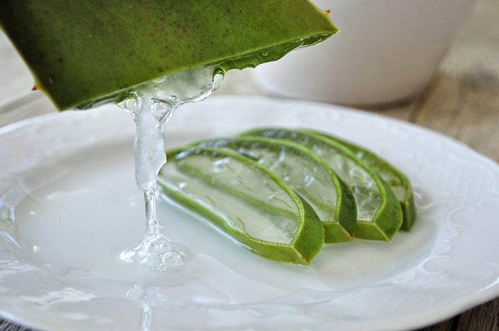 How-to-have-healthy-hair-naturally-aloe