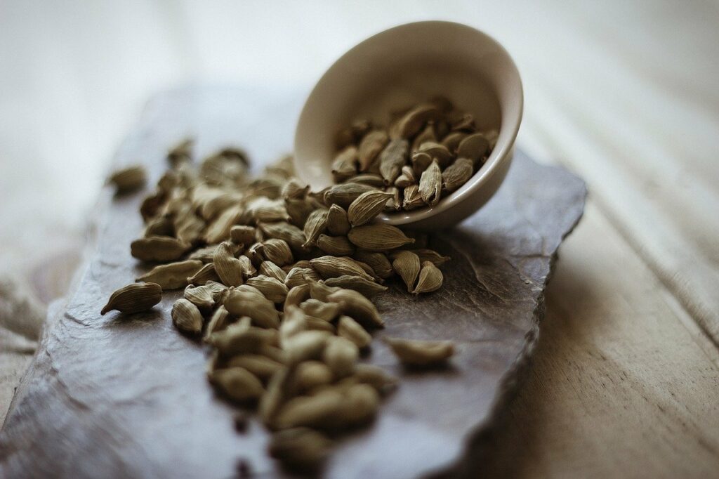 Best-herbs-and-spices-for-your-health-cardamom